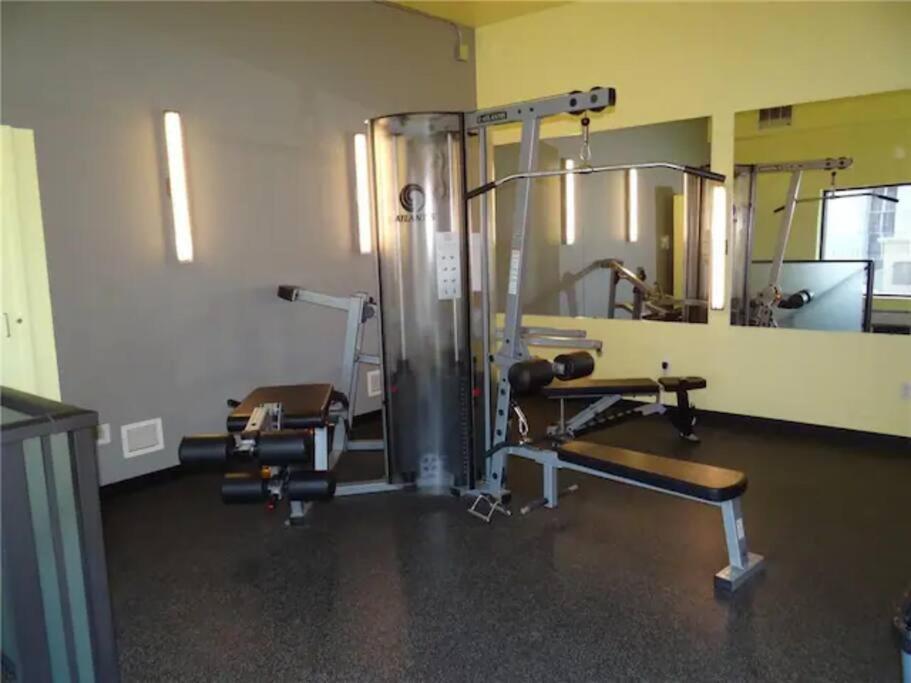 Calgary Downtown Center Condo With Free Parking Kültér fotó