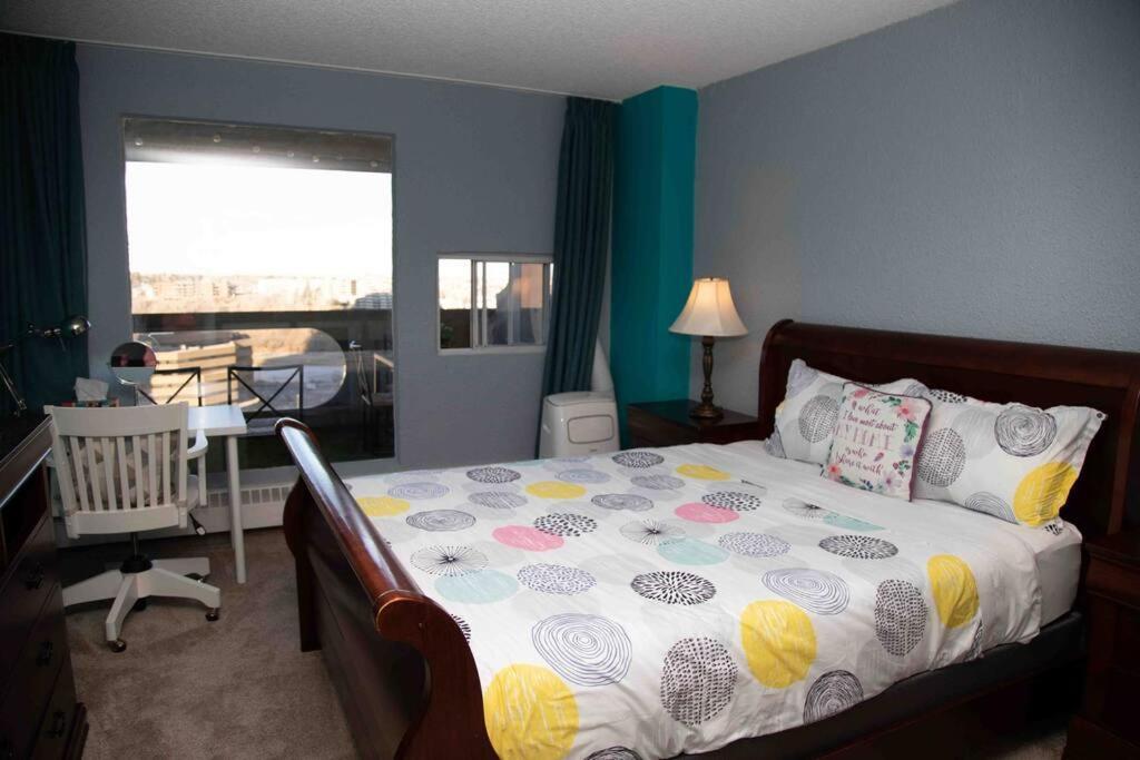 Calgary Downtown Center Condo With Free Parking Kültér fotó