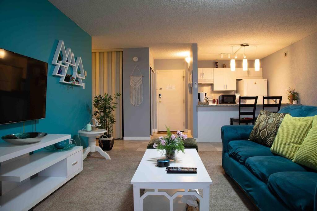 Calgary Downtown Center Condo With Free Parking Kültér fotó