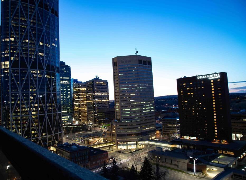 Calgary Downtown Center Condo With Free Parking Kültér fotó