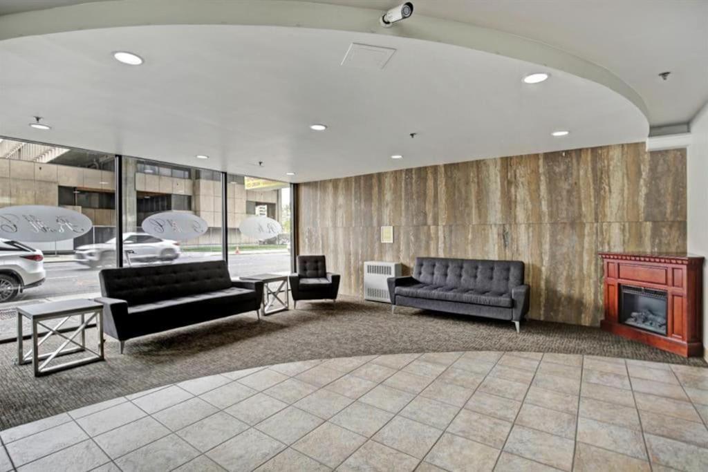 Calgary Downtown Center Condo With Free Parking Kültér fotó