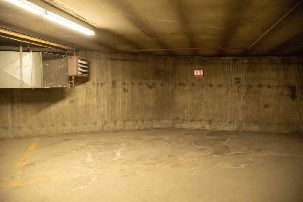 Calgary Downtown Center Condo With Free Parking Kültér fotó