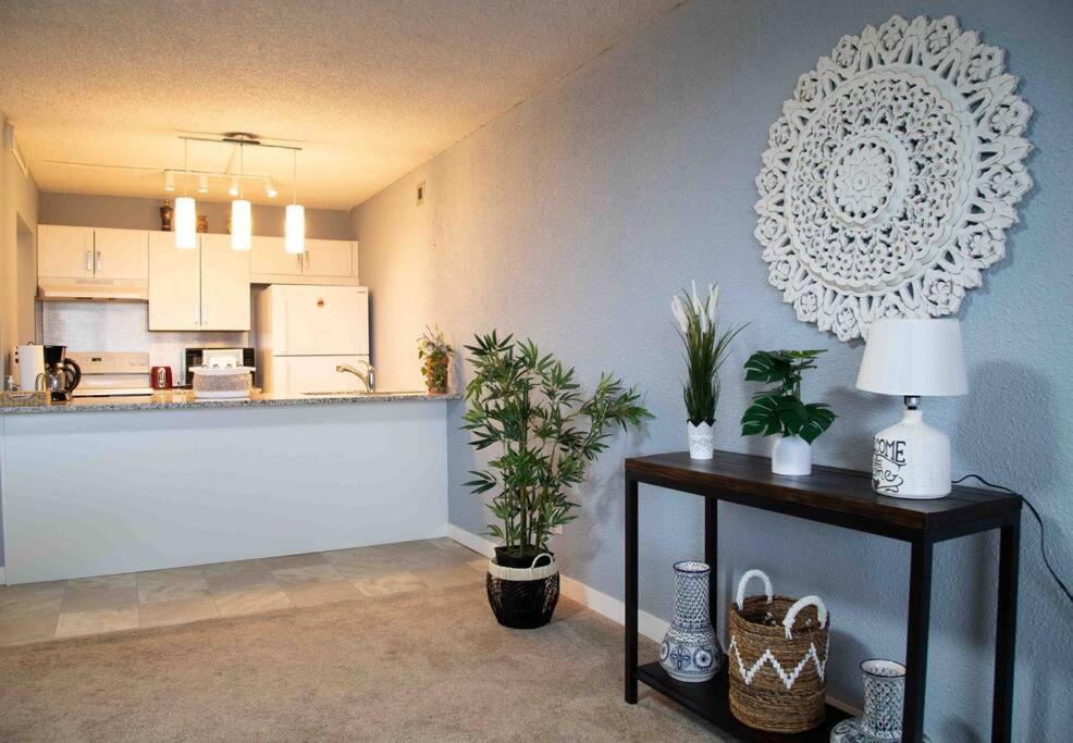 Calgary Downtown Center Condo With Free Parking Kültér fotó
